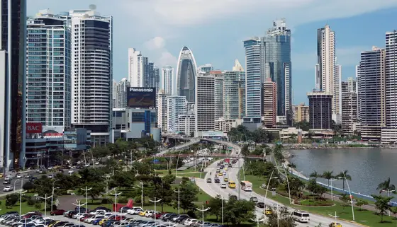 Avenida Balboa and the Panama City skyline along the bay