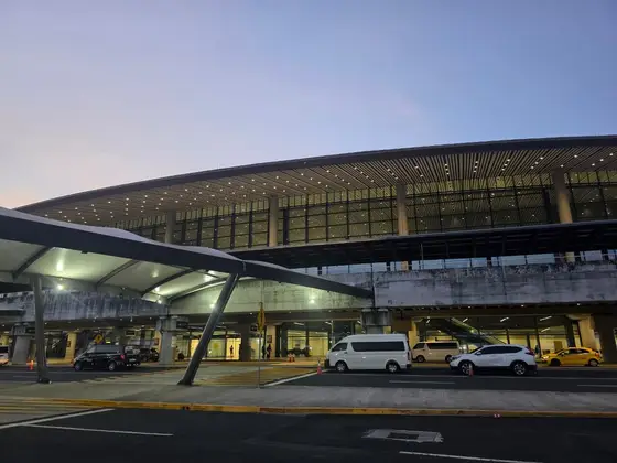 Pick-up area outside Terminal 2 of Tocumen International Airport, Panama