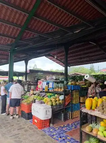 Handicraft and fruit market